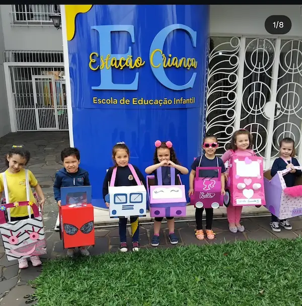 Crianças Brincando fantasiadas de transformers em uruguaiana